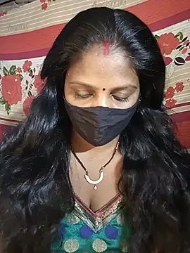 Snapshot of Parul-009 chatting on May 13, 5:05 am Parul-009 online show from May 13, 5:05 am