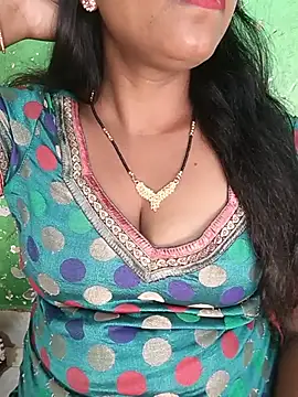 Snapshot of Parul-009 chatting on May 16, 10:36 am Parul-009 online show from May 16, 10:36 am