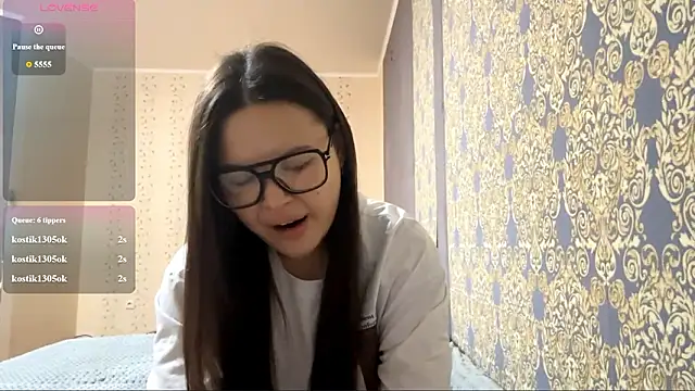 Snapshot of Ayazyn chatting on February 7, 4:00 pm Ayazyn online show from February 7, 4:00 pm