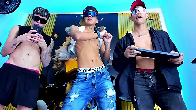 Snapshot of the_gods_of_Olympus chatting on February 5, 11:04 am the gods of Olympus online show from February 5, 11:04 am