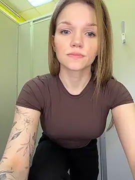 Snapshot of StreetSquirt chatting on May 12, 7:05 am StreetSquirt online show from May 12, 7:05 am