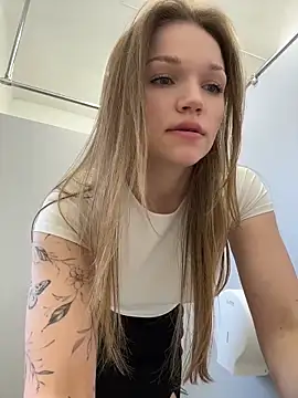 Snapshot of StreetSquirt chatting on May 13, 6:55 am StreetSquirt online show from May 13, 6:55 am