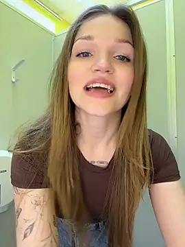Snapshot of StreetSquirt chatting on May 27, 6:10 am StreetSquirt online show from May 27, 6:10 am