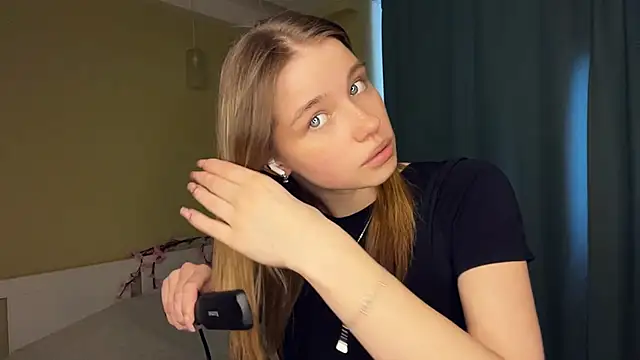 EarthaStinett online show from March 12, 12:11 pm