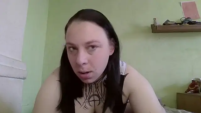 Snapshot of MillaSourety chatting on April 5, 8:22 am MillaSourety online show from April 5, 8:22 am