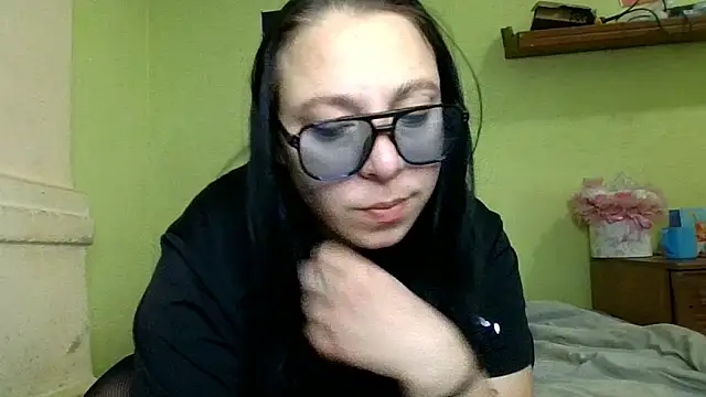 Snapshot of MillaSourety chatting on April 21, 7:03 am MillaSourety online show from April 21, 7:03 am