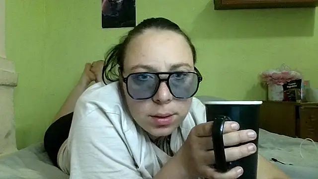 Snapshot of MillaSourety chatting on April 29, 3:27 pm MillaSourety online show from April 29, 3:27 pm