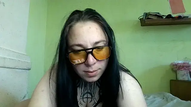 Snapshot of MillaSourety chatting on May 4, 1:07 pm MillaSourety online show from May 4, 1:07 pm