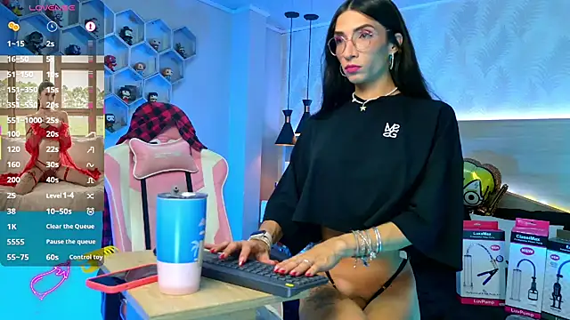 Snapshot of kylliefox_ chatting on October 6, 1:30 pm kylliefox online show from October 6, 1:30 pm