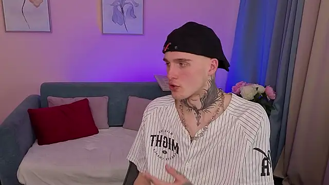 Snapshot of LucassMorgan chatting on February 18, 1:29 pm LucassMorgan online show from February 18, 1:29 pm