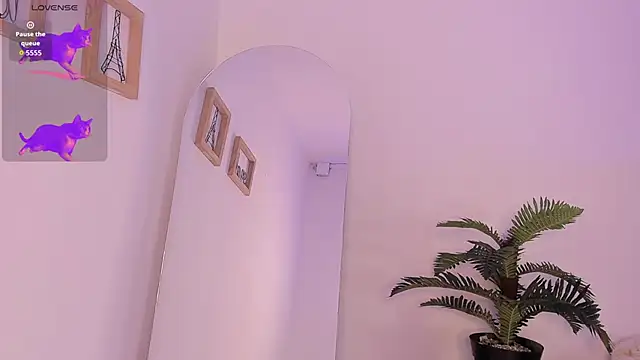 im tiffany  online show from February 6, 4:28 am