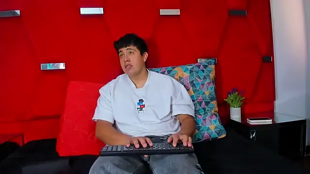 Snapshot of Emma_And_Darling chatting on February 3, 6:02 pm Emma And Darling online show from February 3, 6:02 pm