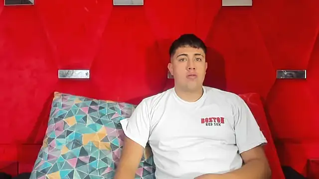 Snapshot of Emma_And_Darling chatting on February 5, 1:38 pm Emma And Darling online show from February 5, 1:38 pm