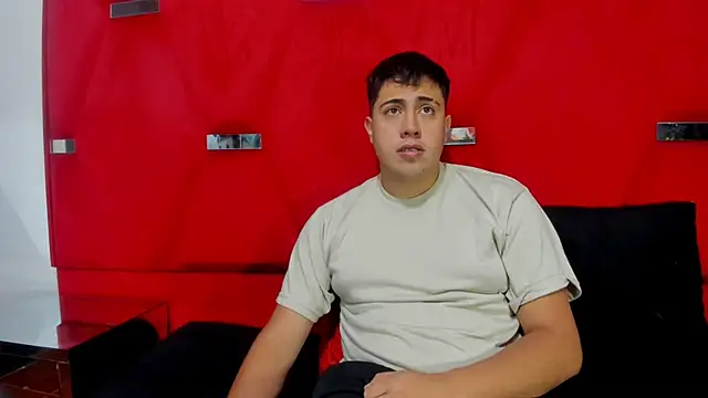 Snapshot of Emma_And_Darling chatting on February 9, 1:48 pm Emma And Darling online show from February 9, 1:48 pm