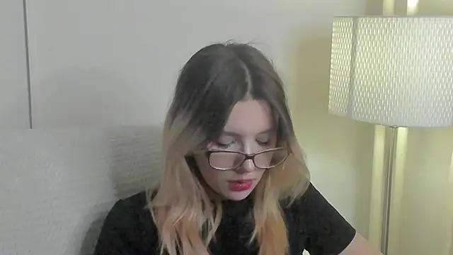 Hinara1 online show from February 3, 11:43 pm