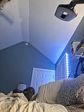 TrndSettr online show from February 16, 6:42 am