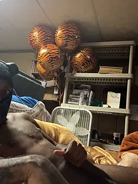 Snapshot of ProveYourLoyalty2 chatting on March 23, 8:18 am ProveYourLoyalty2 online show from March 23, 8:18 am