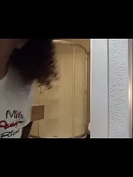 Snapshot of harleycakess chatting on March 18, 9:40 pm harleycakess online show from March 18, 9:40 pm