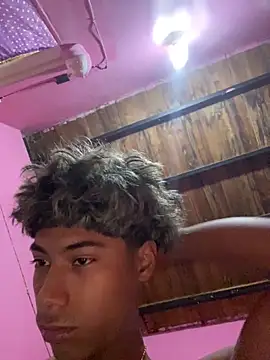 Snapshot of Adan21_cm chatting on February 9, 5:44 am Adan21 cm online show from February 9, 5:44 am