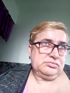 Snapshot of SusanStar874 chatting on April 7, 3:12 pm SusanStar874 online show from April 7, 3:12 pm