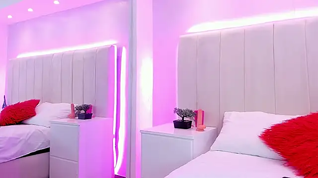 Snapshot of Cherry_luxe chatting on February 17, 7:53 pm Cherry luxe online show from February 17, 7:53 pm