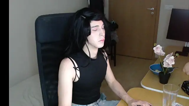 Snapshot of Pearl_Inferno chatting on February 2, 6:06 pm Pearl Inferno online show from February 2, 6:06 pm