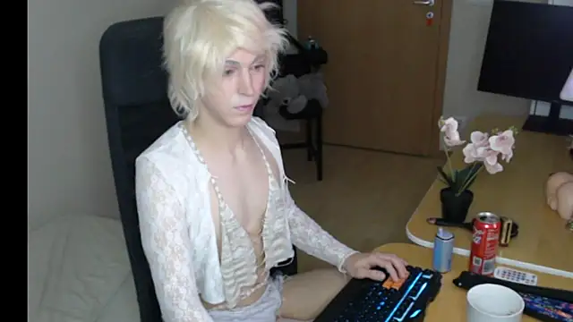 Snapshot of Pearl_Inferno chatting on February 8, 6:11 pm Pearl Inferno online show from February 8, 6:11 pm