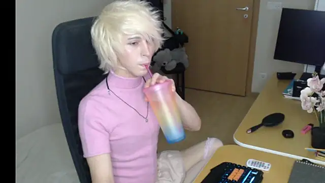 Snapshot of Pearl_Inferno chatting on February 13, 8:38 pm Pearl Inferno online show from February 13, 8:38 pm