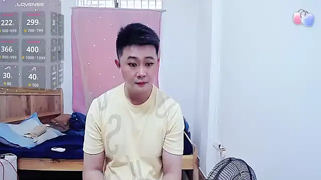 Snapshot of wwwhh777 chatting on April 7, 6:25 am wwwhh777 online show from April 7, 6:25 am