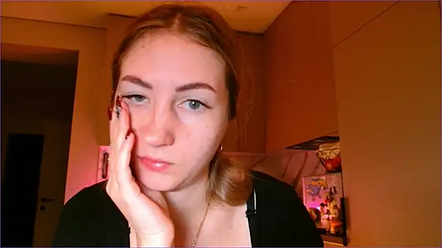 BluueSilk online show from February 2, 6:23 am