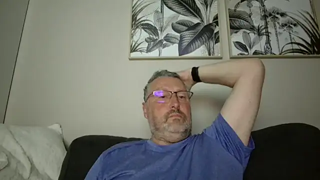 doudou310 online show from May 5, 4:31 am