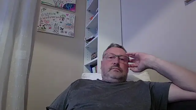 doudou310 online show from May 6, 3:13 am