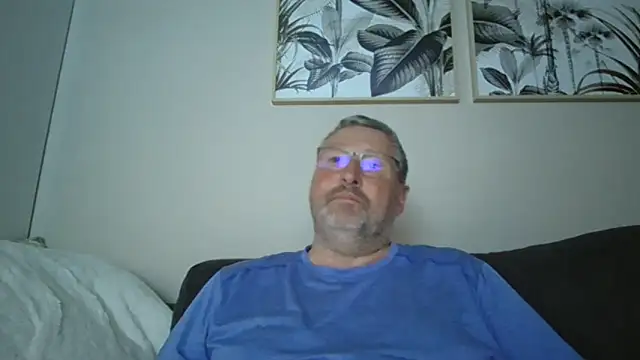 doudou310 online show from May 9, 4:17 am