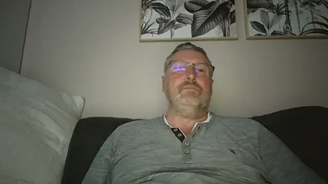 doudou310 online show from May 12, 4:09 am