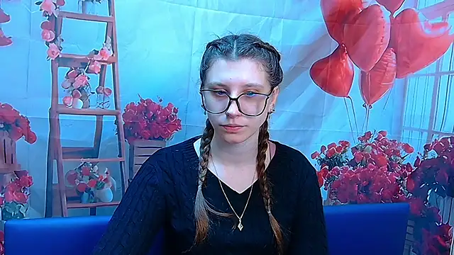 Snapshot of LilianaShine chatting on February 14, 6:10 am LilianaShine online show from February 14, 6:10 am