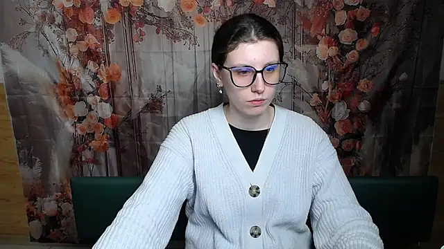 Snapshot of LilianaShine chatting on February 17, 6:10 am LilianaShine online show from February 17, 6:10 am