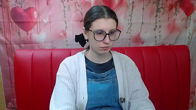 Snapshot of LilianaShine chatting on February 21, 6:14 am LilianaShine online show from February 21, 6:14 am
