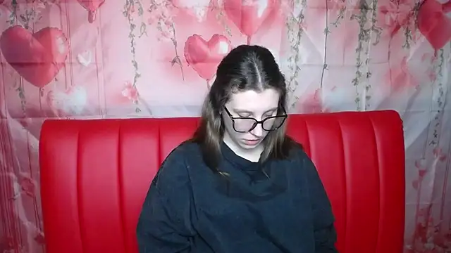 Snapshot of LilianaShine chatting on March 3, 6:19 am LilianaShine online show from March 3, 6:19 am