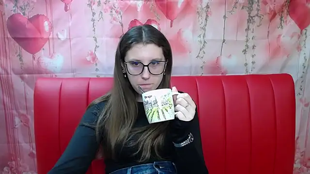 Snapshot of LilianaShine chatting on March 19, 6:06 am LilianaShine online show from March 19, 6:06 am