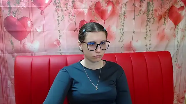 Snapshot of LilianaShine chatting on March 23, 6:17 am LilianaShine online show from March 23, 6:17 am