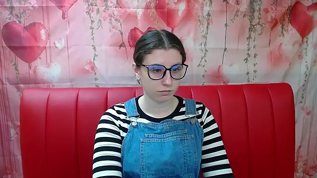 Snapshot of LilianaShine chatting on March 31, 5:08 am LilianaShine online show from March 31, 5:08 am