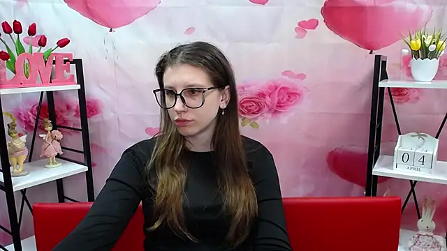 Snapshot of LilianaShine chatting on April 4, 5:16 am LilianaShine online show from April 4, 5:16 am