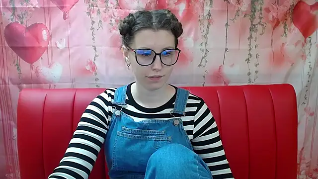 Snapshot of LilianaShine chatting on April 7, 5:08 am LilianaShine online show from April 7, 5:08 am