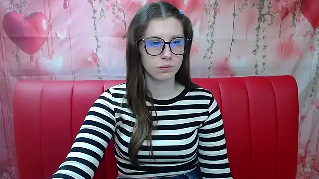 Snapshot of LilianaShine chatting on April 14, 5:02 am LilianaShine online show from April 14, 5:02 am
