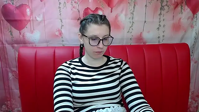 Snapshot of LilianaShine chatting on April 28, 5:12 am LilianaShine online show from April 28, 5:12 am