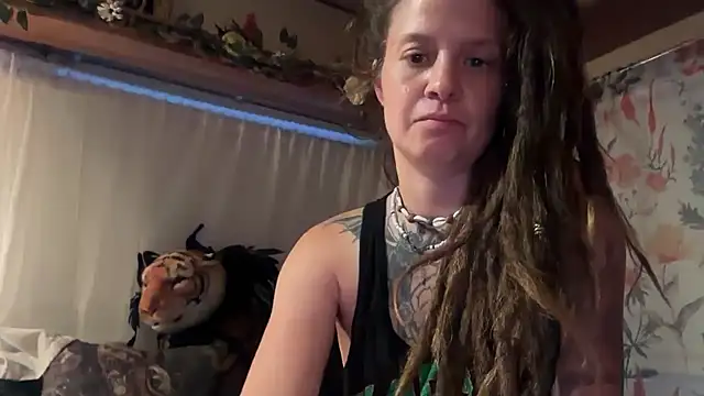 Snapshot of TheMoonNTheSun chatting on July 1, 12:23 am TheMoonNTheSun online show from July 1, 12:23 am