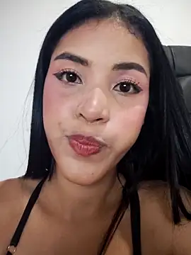 Snapshot of Luucia_09 chatting on February 18, 7:26 am Luucia 09 online show from February 18, 7:26 am