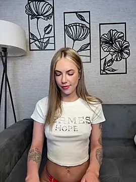 Snapshot of xXKelly_bonb0nXx chatting on March 19, 8:18 am xXKelly bonb0nXx online show from March 19, 8:18 am