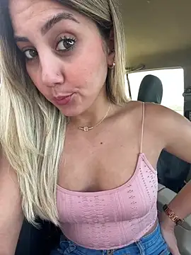 Snapshot of vicky_ney chatting on April 20, 8:21 pm vicky ney online show from April 20, 8:21 pm