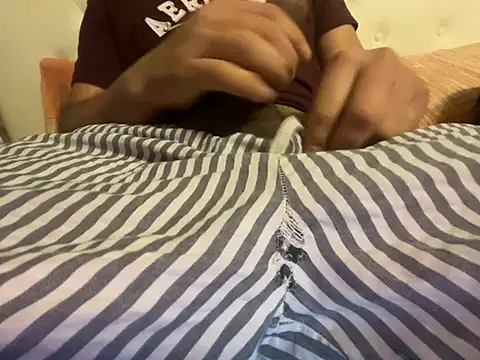 Snapshot of latinocalientehot chatting on February 4, 9:53 pm latinocalientehot online show from February 4, 9:53 pm